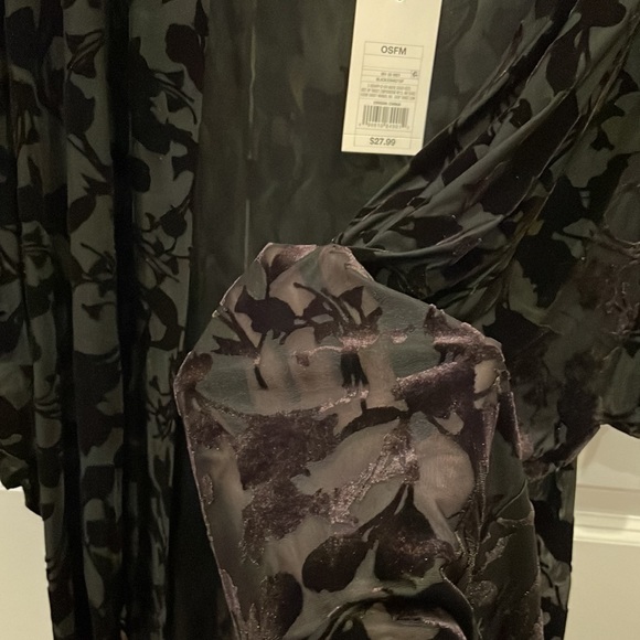 A New Day Black Floral Velvet Short-Sleeved Kimono. Never worn, but tag removed. - Picture 3 of 6